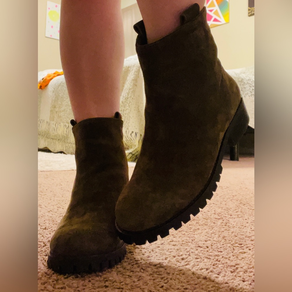Splendid! Suede boots with faux fur inside